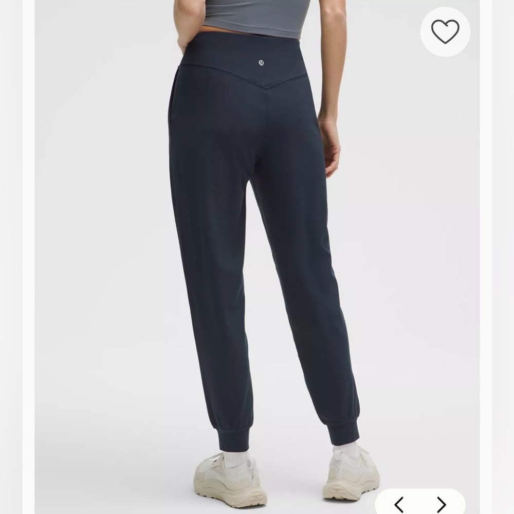 lululemon Align™ High-Rise Jogger. Yoga pants. Lounge wear. With pockets. Size 6 - Picture 2 of 12